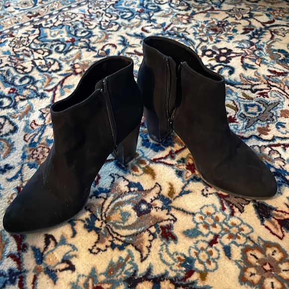 Old Navy Bootie (black) - Picture 2 of 3